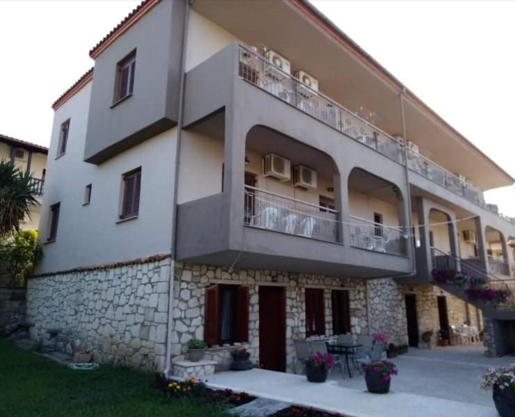 Christopher Apartments Afytos Exterior photo